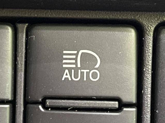 ヴォクシー ＺＳ　煌　４ＷＤ　両側電動ドア　後席モニター　ＢＩＧ－Ｘ１１型ナビ　バックカメラ　衝突軽減装置　禁煙車　前後ドラレコ　ＥＴＣ　スマートキー　ＬＥＤヘッド＆フォグ　クルコン　オートハイビーム　車線逸脱警報（49枚目）