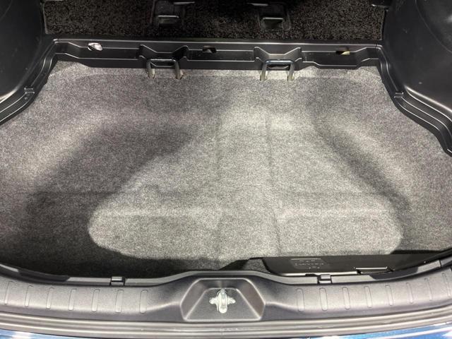 ヴォクシー ＺＳ　煌　４ＷＤ　両側電動ドア　後席モニター　ＢＩＧ－Ｘ１１型ナビ　バックカメラ　衝突軽減装置　禁煙車　前後ドラレコ　ＥＴＣ　スマートキー　ＬＥＤヘッド＆フォグ　クルコン　オートハイビーム　車線逸脱警報（68枚目）