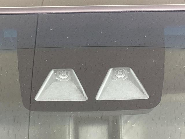 【スマートアシスト】走行中に前方の車両等を認識し、衝突しそうな時は警報とブレーキで衝突回避と被害軽減をアシスト。より安全にドライブをお楽しみいただけます。