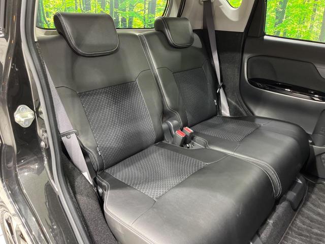 【ハーフレザーシート】高級感と座り心地を両立した人気のシート♪背面・座面のファブリック素材は、通気性の良さや滑りにくさに優れています。気温や服装に左右されず快適にお乗りいただけます。