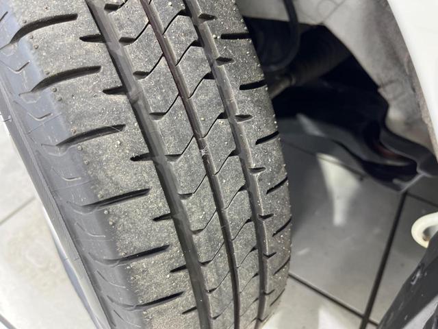 ミライース L SAIII 衝突軽減装置 禁煙車 コーナーセンサー オートハイビーム 車線逸脱警報 誤発進抑制機能 先行車発進告知 CD再生 キーレス ドアバイザー 盗難防止装置 トラクションコントロール アイドリングストップ(54枚目)