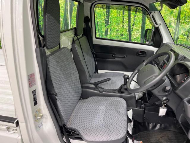 キャリイトラック KCエアコン・パワステ 4WD 5MT 衝突軽減装置 禁煙車 クリアランスソナー オートハイビーム 誤発進抑制機能 車線逸脱警報 先行車発進告知 オートライト ヘッドライトレベライザー AM FM再生 3方開荷台(8枚目)