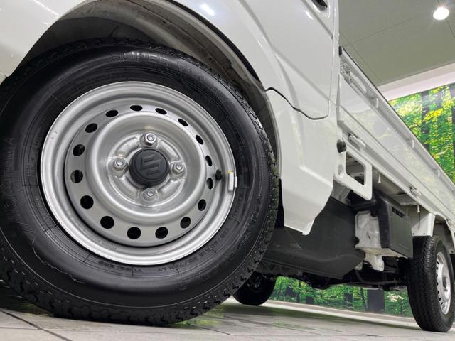 キャリイトラック KCエアコン・パワステ 4WD 5MT 衝突軽減装置 禁煙車 クリアランスソナー オートハイビーム 誤発進抑制機能 車線逸脱警報 先行車発進告知 オートライト ヘッドライトレベライザー AM FM再生 3方開荷台(13枚目)