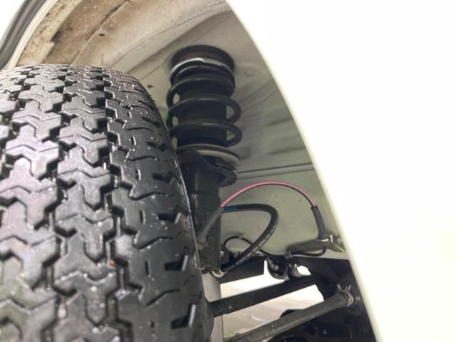 キャリイトラック KCエアコン・パワステ 4WD 5MT 衝突軽減装置 禁煙車 クリアランスソナー オートハイビーム 誤発進抑制機能 車線逸脱警報 先行車発進告知 オートライト ヘッドライトレベライザー AM FM再生 3方開荷台(20枚目)