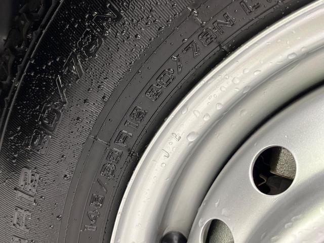 キャリイトラック KCエアコン・パワステ 4WD 5MT 衝突軽減装置 禁煙車 クリアランスソナー オートハイビーム 誤発進抑制機能 車線逸脱警報 先行車発進告知 オートライト ヘッドライトレベライザー AM FM再生 3方開荷台(26枚目)