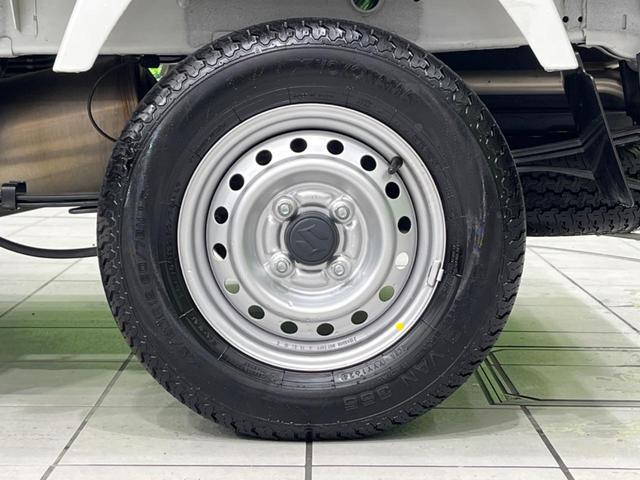 キャリイトラック KCエアコン・パワステ 4WD 5MT 衝突軽減装置 禁煙車 クリアランスソナー オートハイビーム 誤発進抑制機能 車線逸脱警報 先行車発進告知 オートライト ヘッドライトレベライザー AM FM再生 3方開荷台(28枚目)