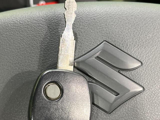 キャリイトラック KCエアコン・パワステ 4WD 5MT 衝突軽減装置 禁煙車 クリアランスソナー オートハイビーム 誤発進抑制機能 車線逸脱警報 先行車発進告知 オートライト ヘッドライトレベライザー AM FM再生 3方開荷台(34枚目)