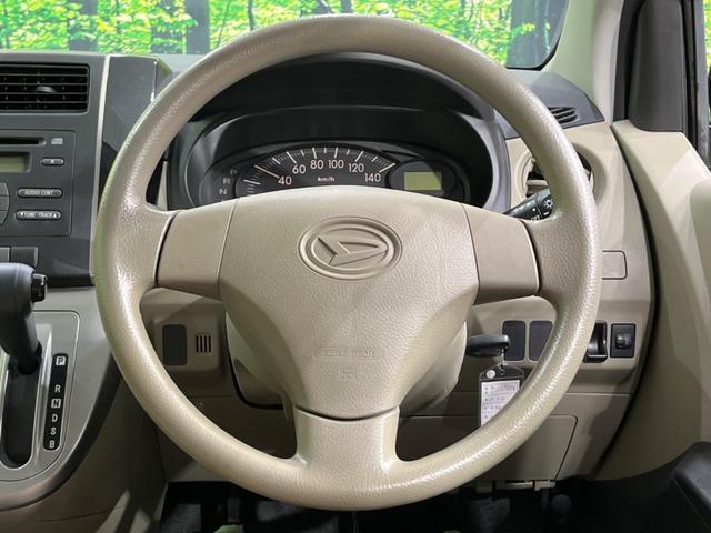 インテリアに合わせたデザインのステアリングは、運転される方のことも考え、運転しやすい形状、大きさです。是非一度、実際に触ってお確かめください。