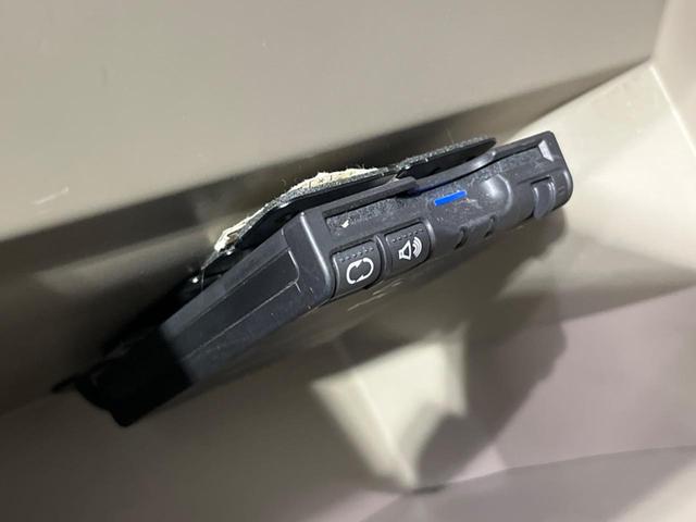 Ｎ－ＢＯＸ ２トーンカラースタイル　ＧターボＳＳパッケージ　両側電動ドア　純正ナビ　バックカメラ　衝突軽減装置　禁煙車　スマートキー　ＨＩＤヘッド　ＥＴＣ　クルコン　パドルシフト　純正１４インチＡＷ　オートライト　オートエアコン　Ｂｌｕｅｔｏｏｔｈ　ＤＶＤ再生（7枚目）