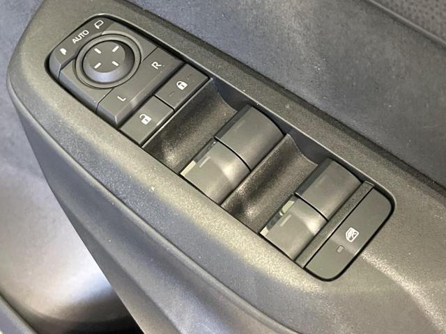 ヤリスクロス Ｘ　純正８型ナビ　バックカメラ　衝突軽減装置　レーダークルーズ　禁煙車　コーナーセンサー　レーンキープ　スマートキー　ＥＴＣ　オートハイビーム　車線逸脱警報　誤発進抑制機能　先行車発進告知　オートライト（46枚目）