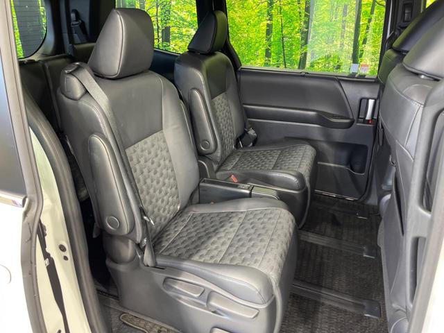 ヴォクシー ハイブリッドＳ－Ｚ　両側電動ドア　後席モニター　純正１０．５型ナビ　全周囲カメラ　衝突軽減装置　レーダークルーズ　禁煙車　電動リアゲート　ハーフレザーシート　コーナーセンサー　スマートキー　ＬＥＤヘッド　ＥＴＣ　フルセグ（9枚目）