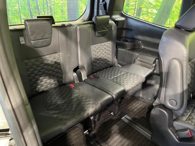 ヴォクシー ハイブリッドＳ－Ｚ　両側電動ドア　後席モニター　純正１０．５型ナビ　全周囲カメラ　衝突軽減装置　レーダークルーズ　禁煙車　電動リアゲート　ハーフレザーシート　コーナーセンサー　スマートキー　ＬＥＤヘッド　ＥＴＣ　フルセグ（10枚目）