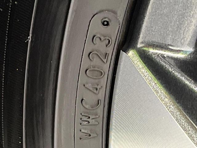 ヴォクシー ハイブリッドＳ－Ｚ　両側電動ドア　後席モニター　純正１０．５型ナビ　全周囲カメラ　衝突軽減装置　レーダークルーズ　禁煙車　電動リアゲート　ハーフレザーシート　コーナーセンサー　スマートキー　ＬＥＤヘッド　ＥＴＣ　フルセグ（25枚目）