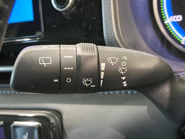 ヴォクシー ハイブリッドＳ－Ｚ　両側電動ドア　後席モニター　純正１０．５型ナビ　全周囲カメラ　衝突軽減装置　レーダークルーズ　禁煙車　電動リアゲート　ハーフレザーシート　コーナーセンサー　スマートキー　ＬＥＤヘッド　ＥＴＣ　フルセグ（37枚目）