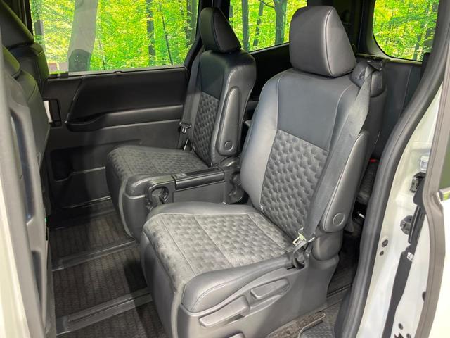 ヴォクシー ハイブリッドＳ－Ｚ　両側電動ドア　後席モニター　純正１０．５型ナビ　全周囲カメラ　衝突軽減装置　レーダークルーズ　禁煙車　電動リアゲート　ハーフレザーシート　コーナーセンサー　スマートキー　ＬＥＤヘッド　ＥＴＣ　フルセグ（67枚目）