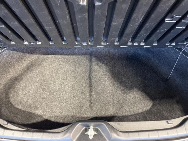 ヴォクシー ハイブリッドＳ－Ｚ　両側電動ドア　後席モニター　純正１０．５型ナビ　全周囲カメラ　衝突軽減装置　レーダークルーズ　禁煙車　電動リアゲート　ハーフレザーシート　コーナーセンサー　スマートキー　ＬＥＤヘッド　ＥＴＣ　フルセグ（72枚目）