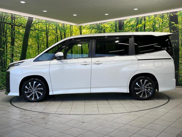 ヴォクシー ハイブリッドＳ－Ｚ　両側電動ドア　後席モニター　純正１０．５型ナビ　全周囲カメラ　衝突軽減装置　レーダークルーズ　禁煙車　電動リアゲート　ハーフレザーシート　コーナーセンサー　スマートキー　ＬＥＤヘッド　ＥＴＣ　フルセグ（75枚目）