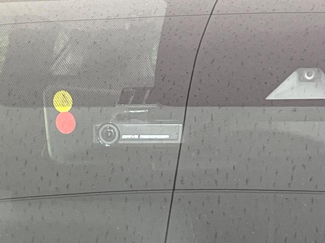 ノート ｅ－パワー　メダリスト　純正ナビ　バックカメラ　衝突軽減装置　レーダークルーズ　禁煙車　ハーフレザーシート　ドラレコ　コーナーセンサー　スマートキー　ＬＥＤヘッド　ＥＴＣ　デジタルインナーミラー　車線逸脱警報　誤発進抑制機能（6枚目）