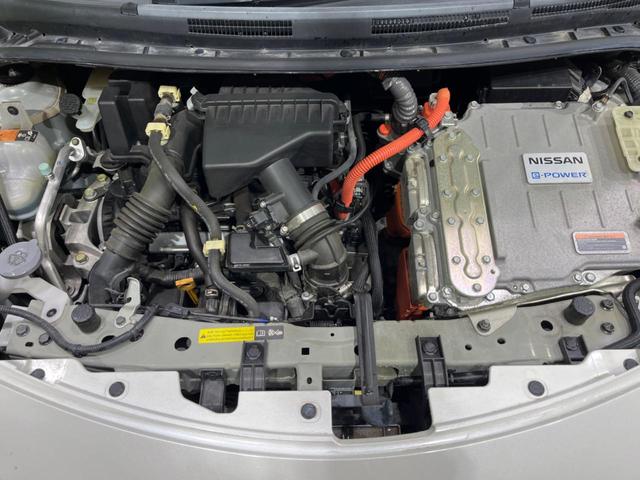 ノート ｅ－パワー　メダリスト　純正ナビ　バックカメラ　衝突軽減装置　レーダークルーズ　禁煙車　ハーフレザーシート　ドラレコ　コーナーセンサー　スマートキー　ＬＥＤヘッド　ＥＴＣ　デジタルインナーミラー　車線逸脱警報　誤発進抑制機能（18枚目）