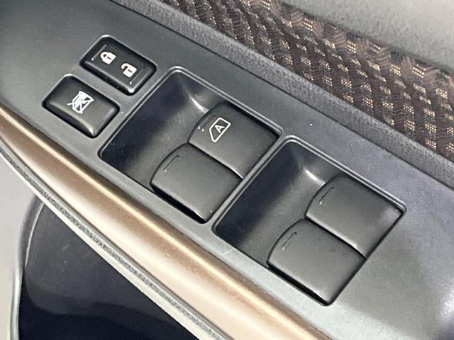 ノート ｅ－パワー　メダリスト　純正ナビ　バックカメラ　衝突軽減装置　レーダークルーズ　禁煙車　ハーフレザーシート　ドラレコ　コーナーセンサー　スマートキー　ＬＥＤヘッド　ＥＴＣ　デジタルインナーミラー　車線逸脱警報　誤発進抑制機能（52枚目）