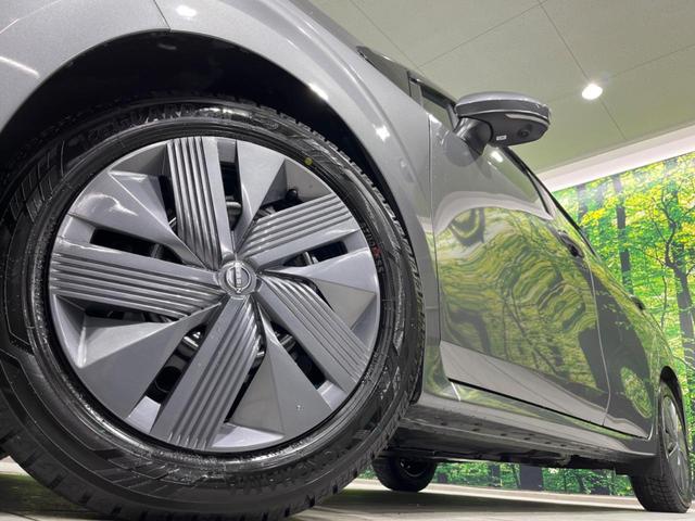 ノート Ｘ　純正９型ナビ　全周囲カメラ　衝突軽減装置　プロパイロット　禁煙車　シートヒーター　ドラレコ　コーナーセンサー　レーンキープ　ＬＥＤヘッド　ＥＴＣ　ステアリングヒーター　誤発進抑制機能　置くだけ充電（12枚目）