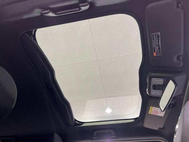 タフト X 届出済未使用車 ガラスルーフ 衝突軽減装置 コーナーセンサー スマートキー LEDヘッド オートブレーキホールド オートハイビーム 車線逸脱警報 誤発進抑制機能 先行車発進告知 オートライト(3枚目)