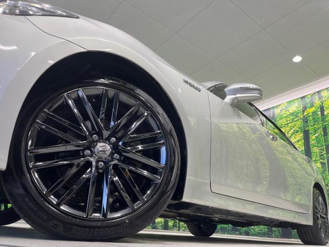 【純正１８インチアルミホイール】外観にマッチした純正アルミホイールを装着しております。各種社外アルミホイールや、スタッドレスタイヤも取扱いしております。是非ご相談ください♪