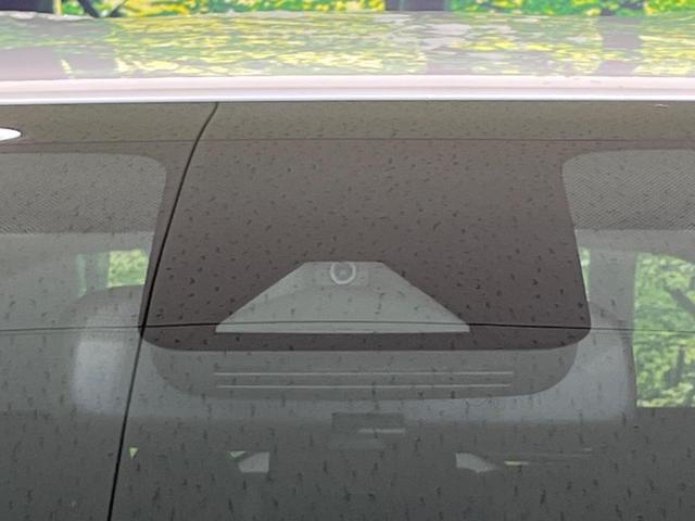 アクア Ｇ　純正ナビ　バックカメラ　ＡＣ１００Ｖ電源　衝突軽減装置　レーダークルーズ　禁煙車　ドラレコ　コーナーセンサー　スマートキー　ＬＥＤヘッド　ＥＴＣ　オートハイビーム　オートエアコン　革巻きハンドル（5枚目）