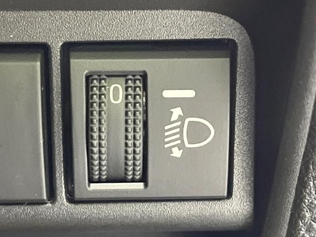 アクア Ｇ　純正ナビ　バックカメラ　ＡＣ１００Ｖ電源　衝突軽減装置　レーダークルーズ　禁煙車　ドラレコ　コーナーセンサー　スマートキー　ＬＥＤヘッド　ＥＴＣ　オートハイビーム　オートエアコン　革巻きハンドル（42枚目）