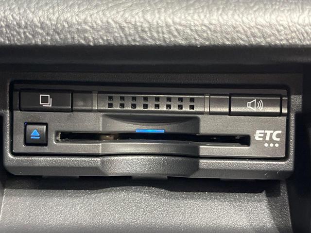 クラウンハイブリッド アスリートＧ　純正８型ナビ　バックカメラ　衝突軽減装置　禁煙車　黒革シート　パワーシート　シートベンチレーション　スマートキー　ＬＥＤヘッド　ＥＴＣ　オートハイビーム　オートライト　デュアルオートエアコン　フルセグ（5枚目）