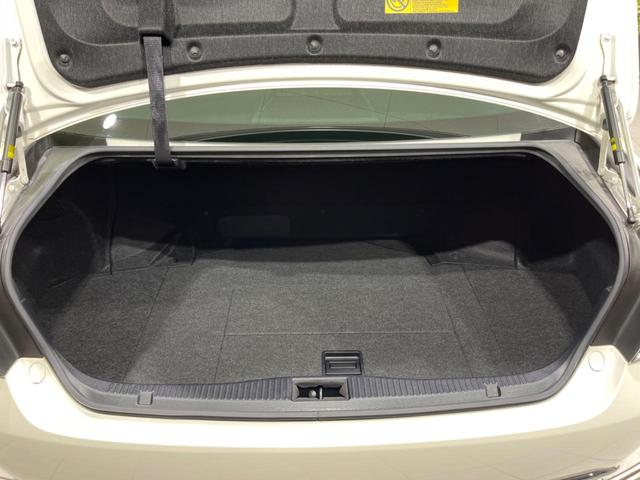 クラウンハイブリッド アスリートＧ　純正８型ナビ　バックカメラ　衝突軽減装置　禁煙車　黒革シート　パワーシート　シートベンチレーション　スマートキー　ＬＥＤヘッド　ＥＴＣ　オートハイビーム　オートライト　デュアルオートエアコン　フルセグ（10枚目）