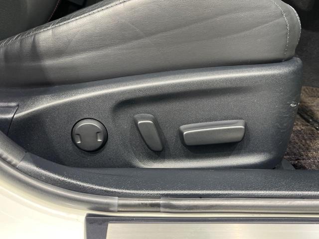 クラウンハイブリッド アスリートＧ　純正８型ナビ　バックカメラ　衝突軽減装置　禁煙車　黒革シート　パワーシート　シートベンチレーション　スマートキー　ＬＥＤヘッド　ＥＴＣ　オートハイビーム　オートライト　デュアルオートエアコン　フルセグ（63枚目）