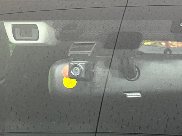 【ドライブレコーダー】安心・安全なカーライフに必須のドライブレコーダーを装備！走行中はもちろん、あおり運転や事故に遭遇した際の状況も映像で記録し、万一のリスクに備えます。