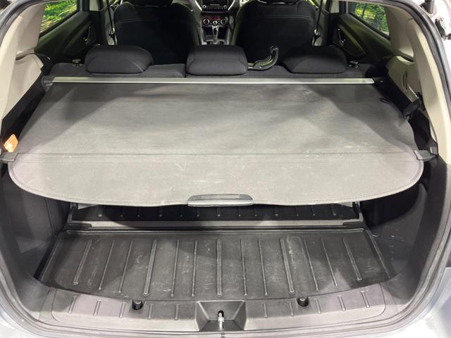 【トノカバー】デッキに積み込んだ荷物を雨風や盗難のリスクから守るトノカバーを装備。気兼ねなく荷物を積み込んでお使いいただけます。