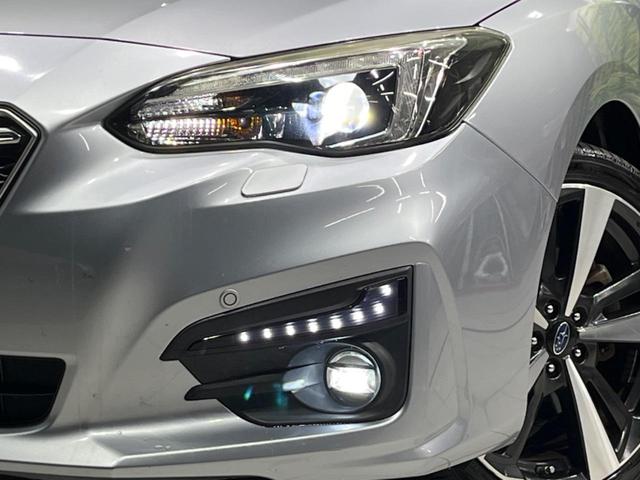 【ＬＥＤヘッドライト】悪天候や夜間走行時も良好な視界を確保し安心して運転できる高輝度ＬＥＤヘッドライトを装備！点灯速度が早く、消費電力も抑えられています。