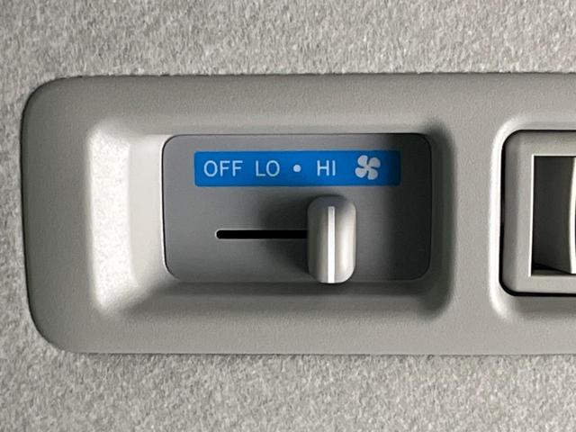 ハイエースバン ロングスーパーGL 4WD ターボ ディーゼル 純正ナビ 衝突軽減装置 禁煙車 コーナーセンサー スマートキー LEDヘッド&フォグ ETC2.0 オートハイビーム オートエアコン Bluetooth CD AUX再生(40枚目)