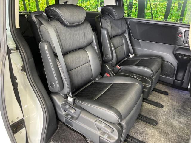 オデッセイ アブソルート　両側電動ドア　純正ナビ　バックカメラ　衝突軽減装置　禁煙車　ハーフレザーシート　スマートキー　ＬＥＤヘッド＆フォグ　ＥＴＣ　クルコン　オートライト　オートエアコン　純正１７インチＡＷ　革巻きハンドル（9枚目）