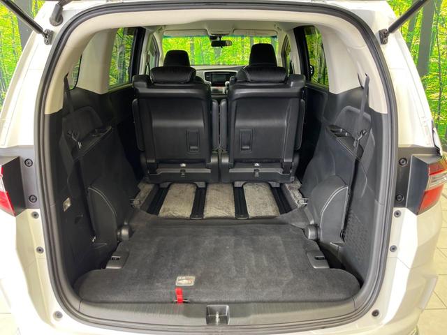 オデッセイ アブソルート　両側電動ドア　純正ナビ　バックカメラ　衝突軽減装置　禁煙車　ハーフレザーシート　スマートキー　ＬＥＤヘッド＆フォグ　ＥＴＣ　クルコン　オートライト　オートエアコン　純正１７インチＡＷ　革巻きハンドル（11枚目）