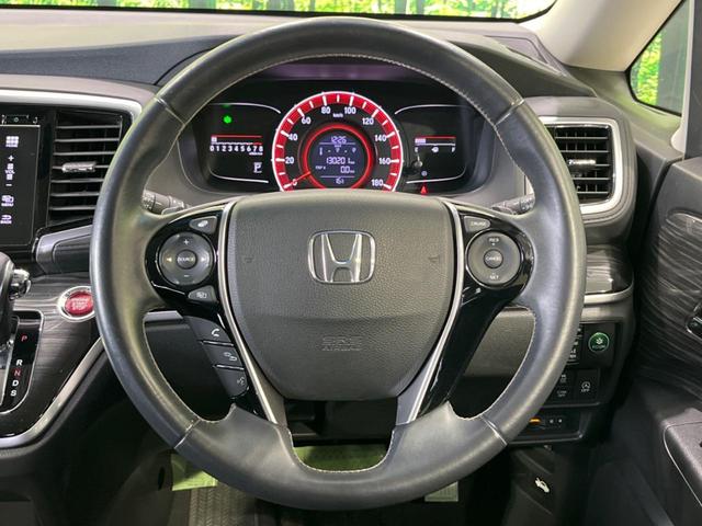 オデッセイ アブソルート　両側電動ドア　純正ナビ　バックカメラ　衝突軽減装置　禁煙車　ハーフレザーシート　スマートキー　ＬＥＤヘッド＆フォグ　ＥＴＣ　クルコン　オートライト　オートエアコン　純正１７インチＡＷ　革巻きハンドル（12枚目）