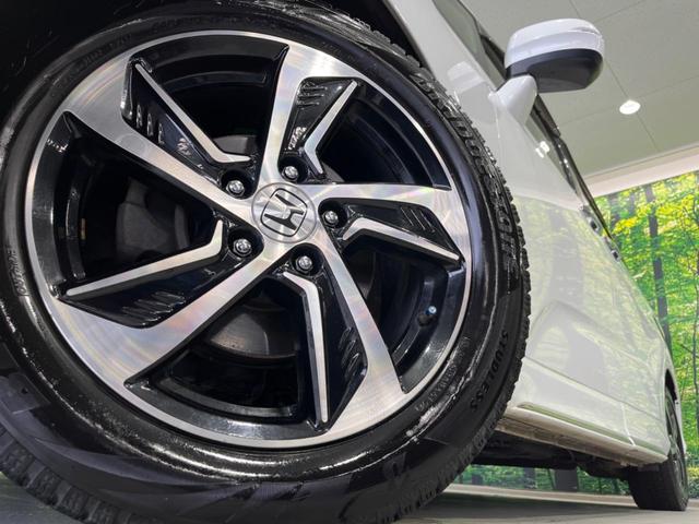 オデッセイ アブソルート　両側電動ドア　純正ナビ　バックカメラ　衝突軽減装置　禁煙車　ハーフレザーシート　スマートキー　ＬＥＤヘッド＆フォグ　ＥＴＣ　クルコン　オートライト　オートエアコン　純正１７インチＡＷ　革巻きハンドル（14枚目）