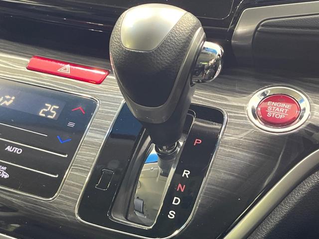 オデッセイ アブソルート　両側電動ドア　純正ナビ　バックカメラ　衝突軽減装置　禁煙車　ハーフレザーシート　スマートキー　ＬＥＤヘッド＆フォグ　ＥＴＣ　クルコン　オートライト　オートエアコン　純正１７インチＡＷ　革巻きハンドル（24枚目）