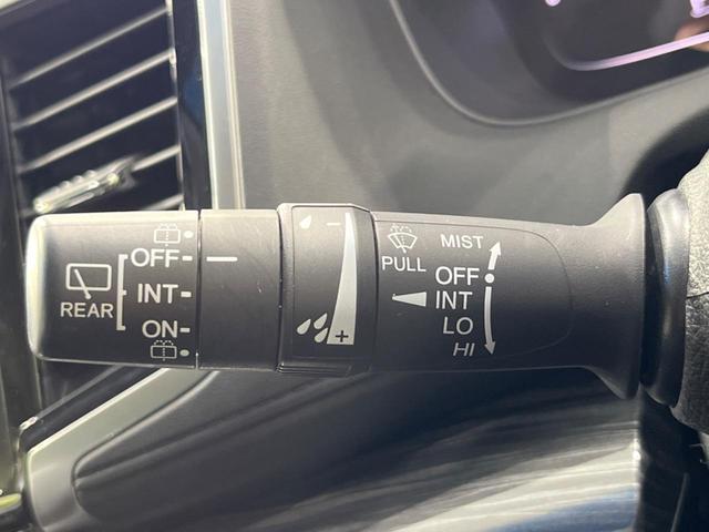 オデッセイ アブソルート　両側電動ドア　純正ナビ　バックカメラ　衝突軽減装置　禁煙車　ハーフレザーシート　スマートキー　ＬＥＤヘッド＆フォグ　ＥＴＣ　クルコン　オートライト　オートエアコン　純正１７インチＡＷ　革巻きハンドル（32枚目）