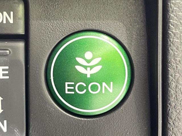 オデッセイ アブソルート　両側電動ドア　純正ナビ　バックカメラ　衝突軽減装置　禁煙車　ハーフレザーシート　スマートキー　ＬＥＤヘッド＆フォグ　ＥＴＣ　クルコン　オートライト　オートエアコン　純正１７インチＡＷ　革巻きハンドル（51枚目）