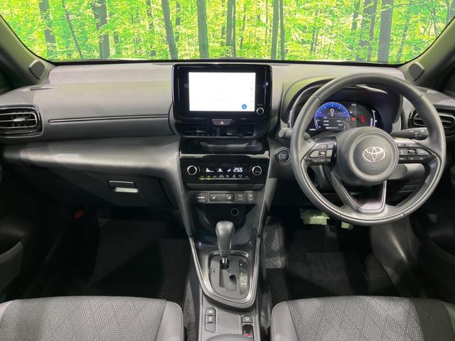 ヤリスクロス Ｚ　純正８型ナビ　全周囲カメラ　衝突軽減装置　レーダークルーズ　禁煙車　ハーフレザーシート　パワーシート　ドラレコ　クリアランスソナー　レーンキープ　スマートキー　ＬＥＤヘッド　ＥＴＣ　オートハイビーム（2枚目）