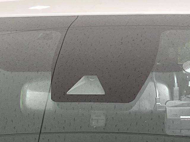 Ｃ－ＨＲ Ｓ　純正ナビ　バックカメラ　衝突軽減装置　レーダークルーズ　禁煙車　前後ドラレコ　スマートキー　ＥＴＣ　オートハイビーム　車線逸脱警報　デュアルオートエアコン　純正１７インチＡＷ　Ｂｌｕｅｔｏｏｔｈ再生（5枚目）