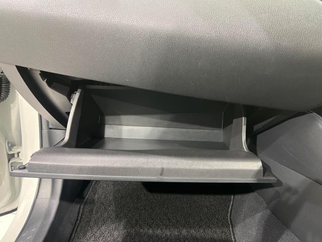 Ｃ－ＨＲ Ｓ　純正ナビ　バックカメラ　衝突軽減装置　レーダークルーズ　禁煙車　前後ドラレコ　スマートキー　ＥＴＣ　オートハイビーム　車線逸脱警報　デュアルオートエアコン　純正１７インチＡＷ　Ｂｌｕｅｔｏｏｔｈ再生（42枚目）