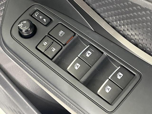 Ｃ－ＨＲ Ｓ　純正ナビ　バックカメラ　衝突軽減装置　レーダークルーズ　禁煙車　前後ドラレコ　スマートキー　ＥＴＣ　オートハイビーム　車線逸脱警報　デュアルオートエアコン　純正１７インチＡＷ　Ｂｌｕｅｔｏｏｔｈ再生（49枚目）