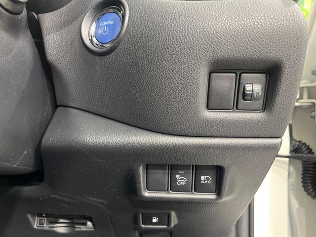 Ｃ－ＨＲ Ｓ　純正ナビ　バックカメラ　衝突軽減装置　レーダークルーズ　禁煙車　前後ドラレコ　スマートキー　ＥＴＣ　オートハイビーム　車線逸脱警報　デュアルオートエアコン　純正１７インチＡＷ　Ｂｌｕｅｔｏｏｔｈ再生（50枚目）