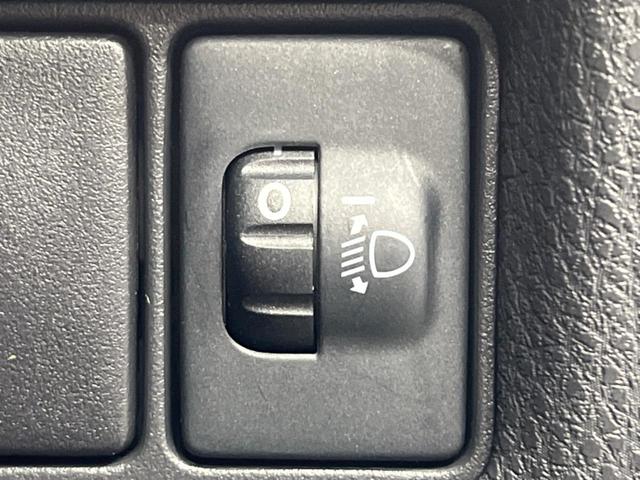 Ｃ－ＨＲ Ｓ　純正ナビ　バックカメラ　衝突軽減装置　レーダークルーズ　禁煙車　前後ドラレコ　スマートキー　ＥＴＣ　オートハイビーム　車線逸脱警報　デュアルオートエアコン　純正１７インチＡＷ　Ｂｌｕｅｔｏｏｔｈ再生（54枚目）