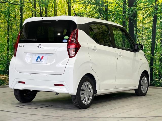 デイズ Ｂ　衝突軽減装置　禁煙車　コーナーセンサー　レーンキープ　オートハイビーム　誤発進抑制機能　先行車発進告知　オートライト　ＣＤ　ＡＵＸ　ＡＭ／ＦＭラジオ機能　アイドリングストップ　ヘッドライトレベライザー（17枚目）